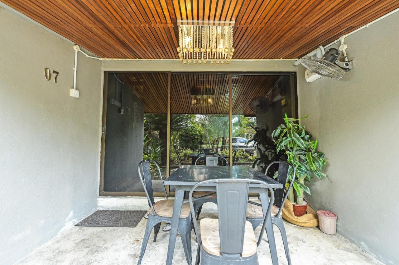 Oyo 90636 Teratak Zakiah Chalet เจอรันทุต ภายนอก รูปภาพ