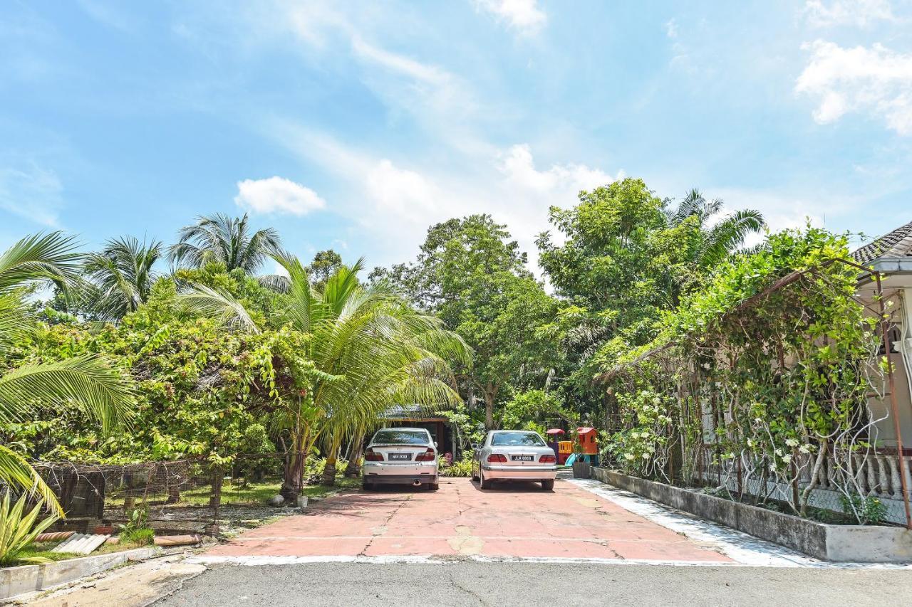 Oyo 90636 Teratak Zakiah Chalet เจอรันทุต ภายนอก รูปภาพ