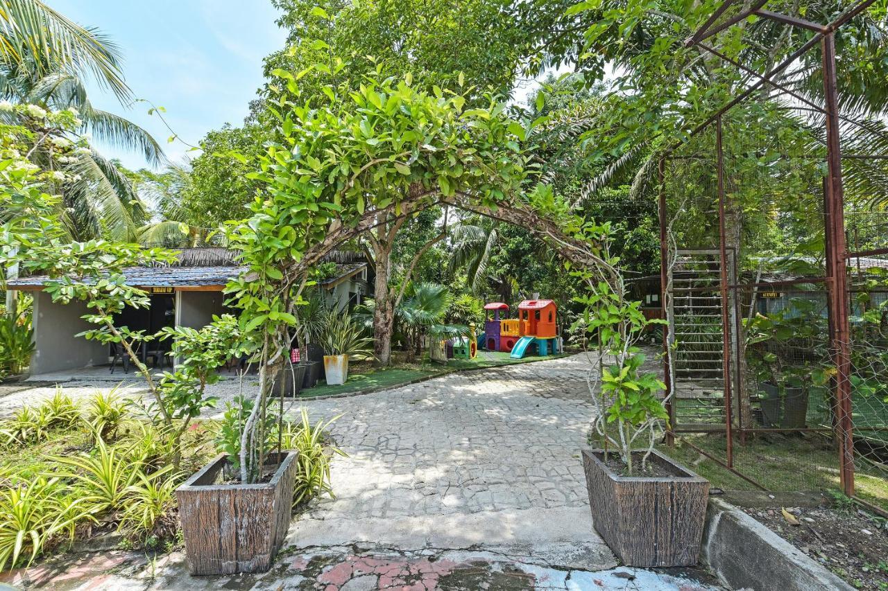 Oyo 90636 Teratak Zakiah Chalet เจอรันทุต ภายนอก รูปภาพ