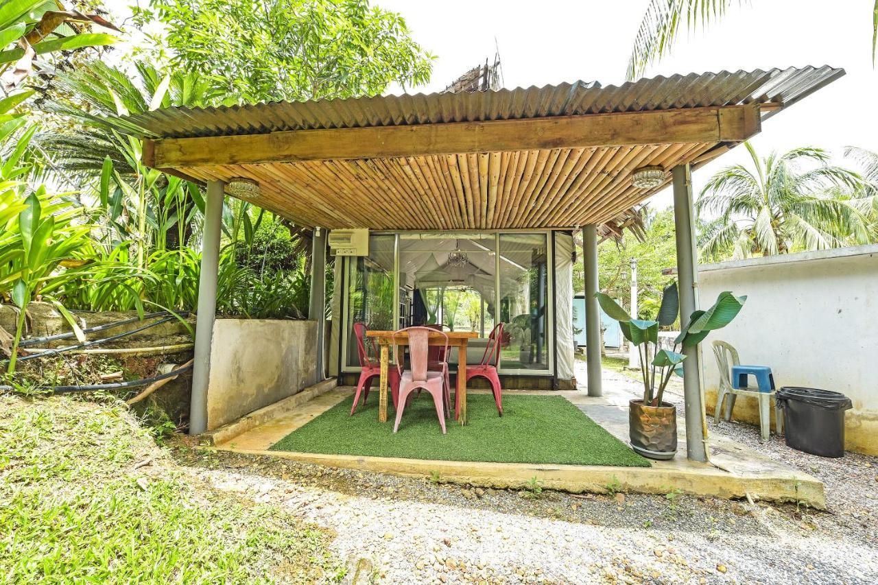 Oyo 90636 Teratak Zakiah Chalet เจอรันทุต ภายนอก รูปภาพ