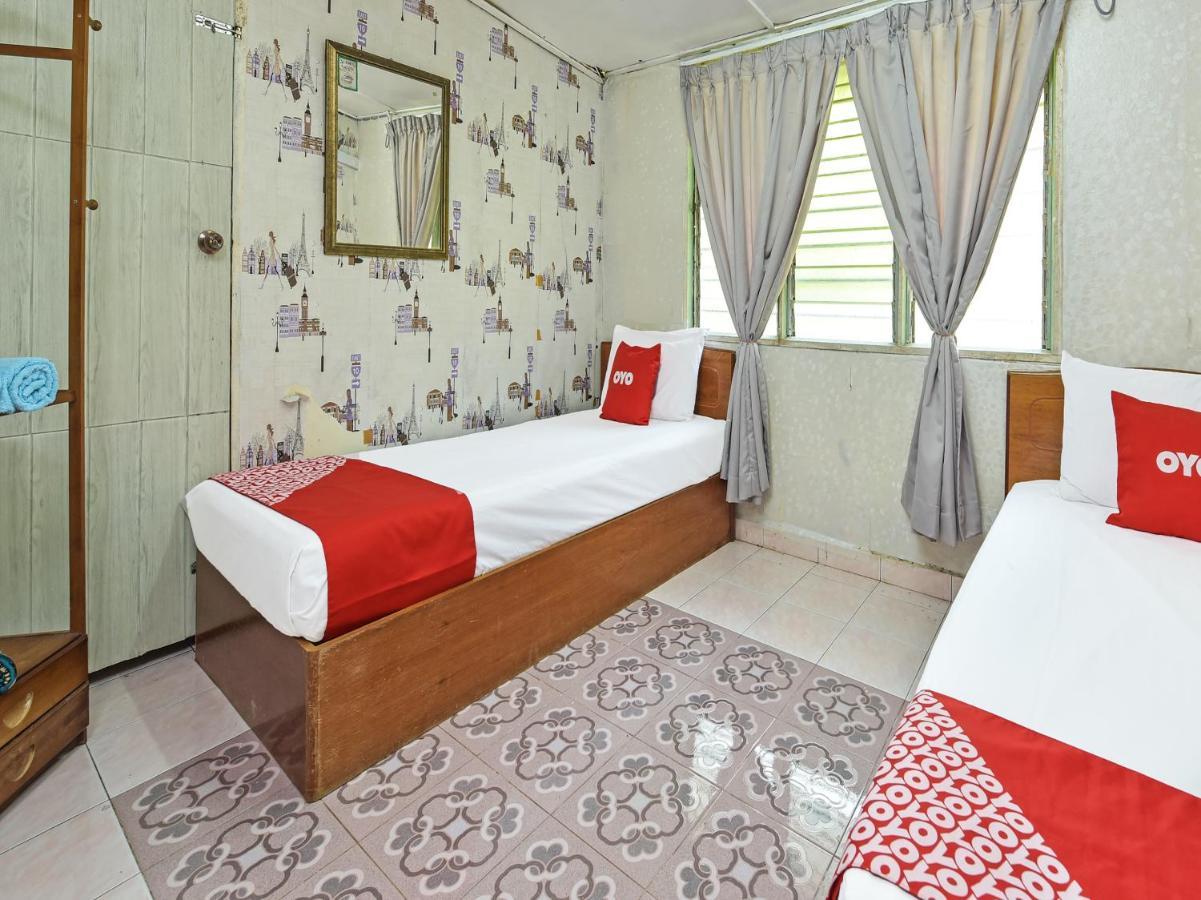Oyo 90636 Teratak Zakiah Chalet เจอรันทุต ภายนอก รูปภาพ