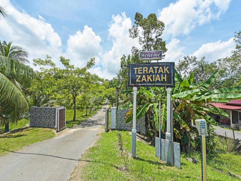 Oyo 90636 Teratak Zakiah Chalet เจอรันทุต ภายนอก รูปภาพ