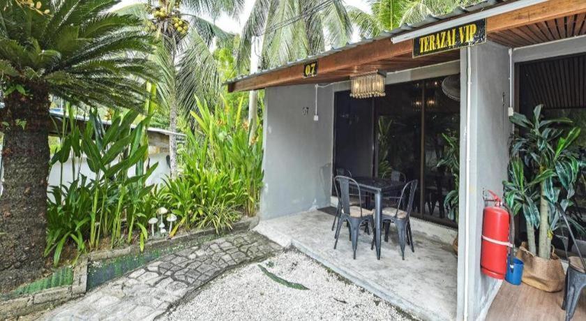 Oyo 90636 Teratak Zakiah Chalet เจอรันทุต ภายนอก รูปภาพ